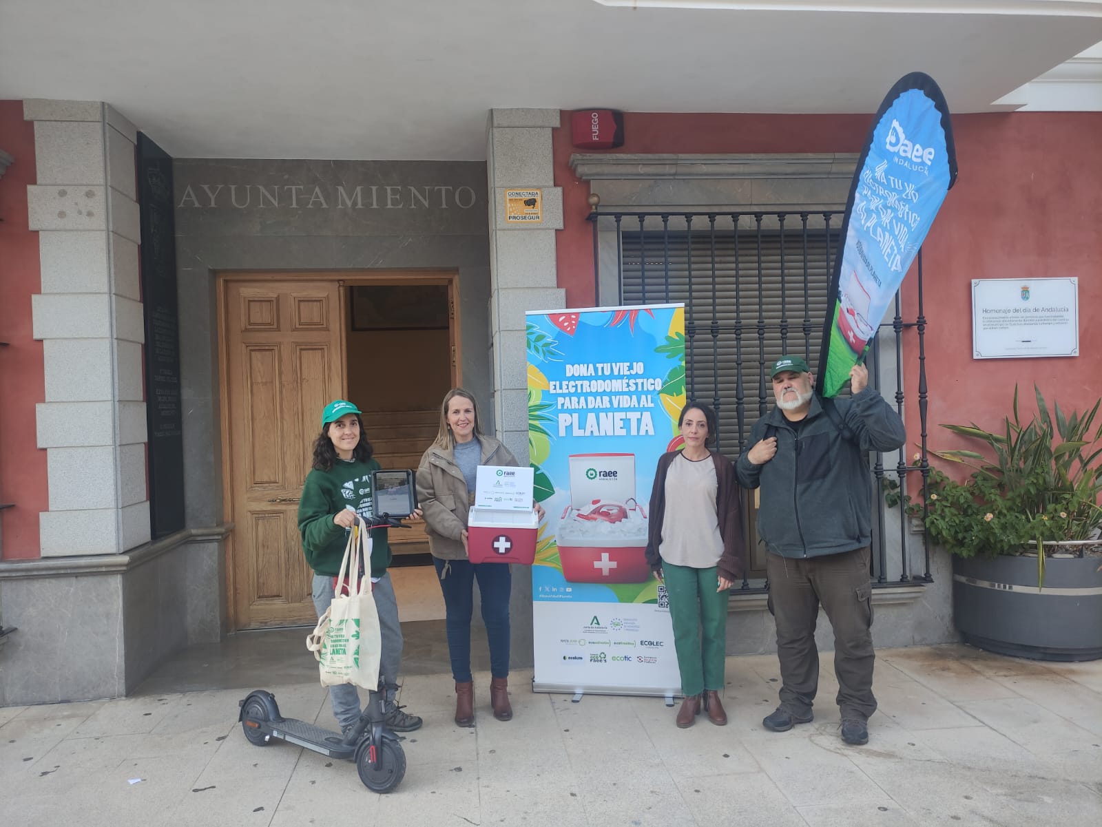 ‘Dona Vida al Planeta’ llega a Gualchos-Castell de Ferro para concienciar sobre el reciclaje de aparatos eléctricos y electrónicos